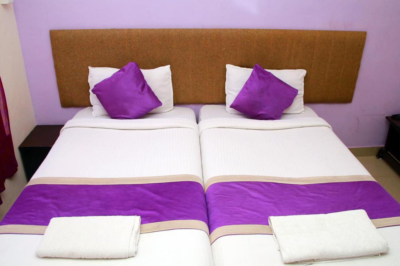 V Bee Plaza Otel Thiruvananthapuram Dış mekan fotoğraf