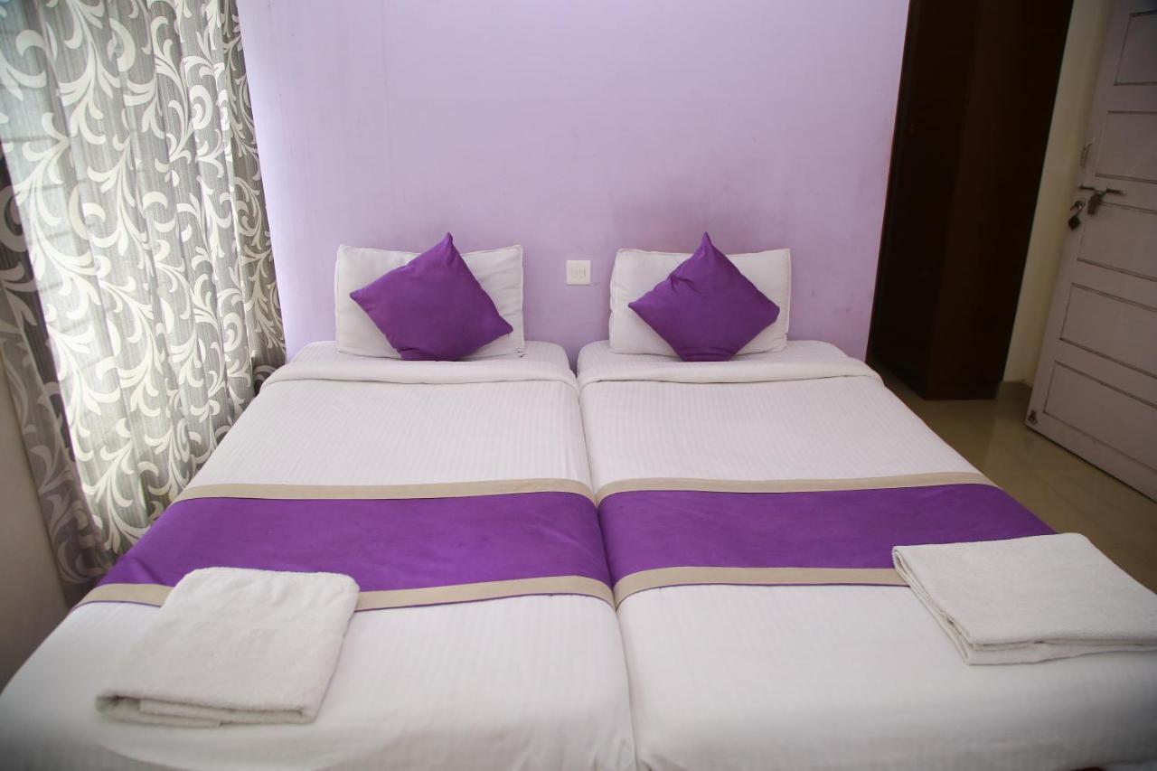 V Bee Plaza Otel Thiruvananthapuram Dış mekan fotoğraf
