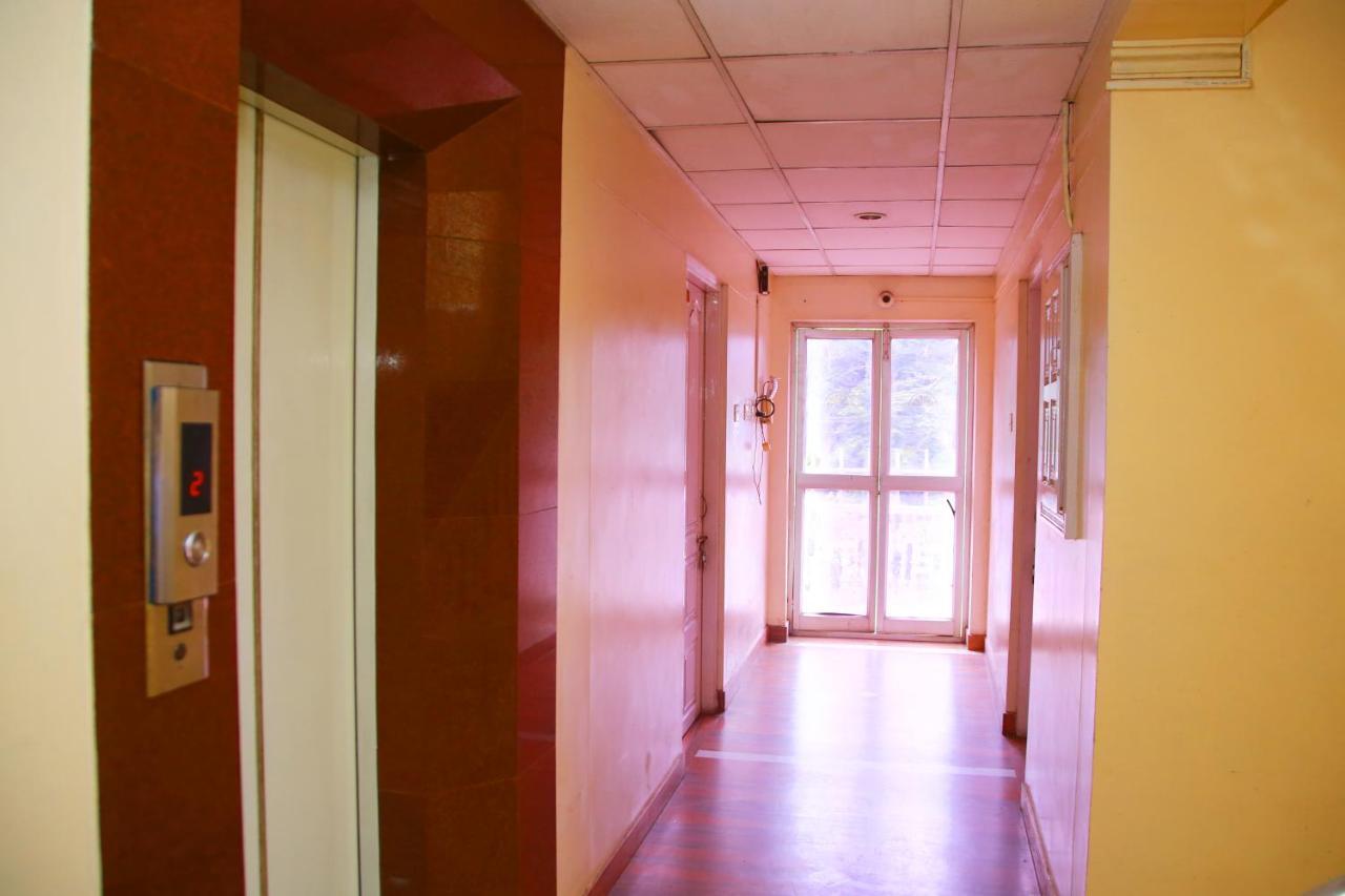 V Bee Plaza Otel Thiruvananthapuram Dış mekan fotoğraf