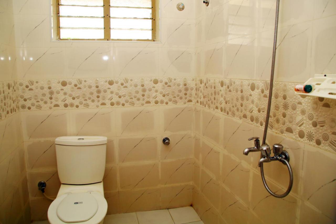 V Bee Plaza Otel Thiruvananthapuram Dış mekan fotoğraf