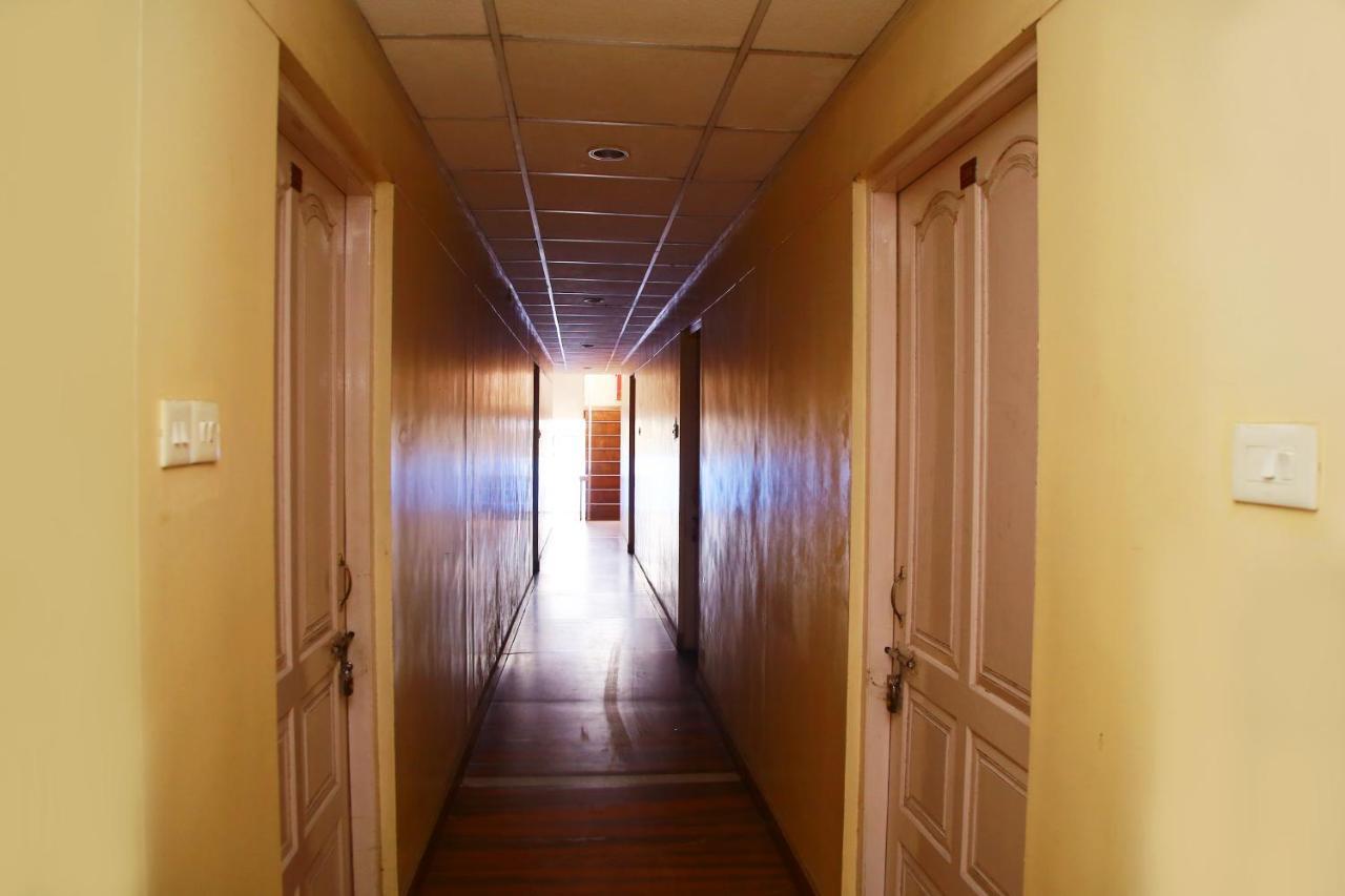 V Bee Plaza Otel Thiruvananthapuram Dış mekan fotoğraf