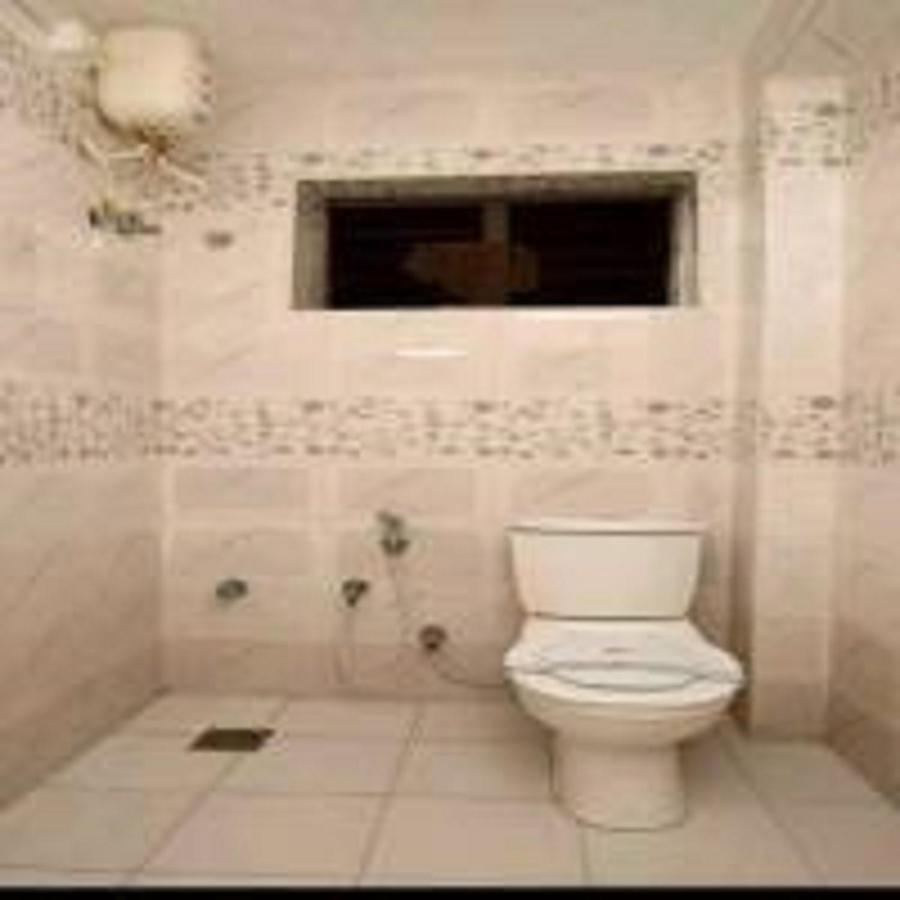 V Bee Plaza Otel Thiruvananthapuram Dış mekan fotoğraf