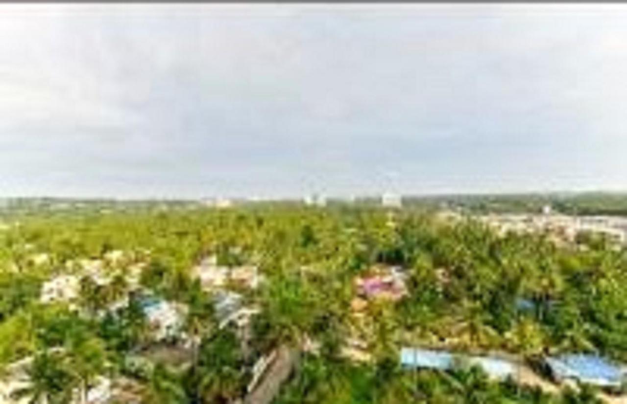 V Bee Plaza Otel Thiruvananthapuram Dış mekan fotoğraf